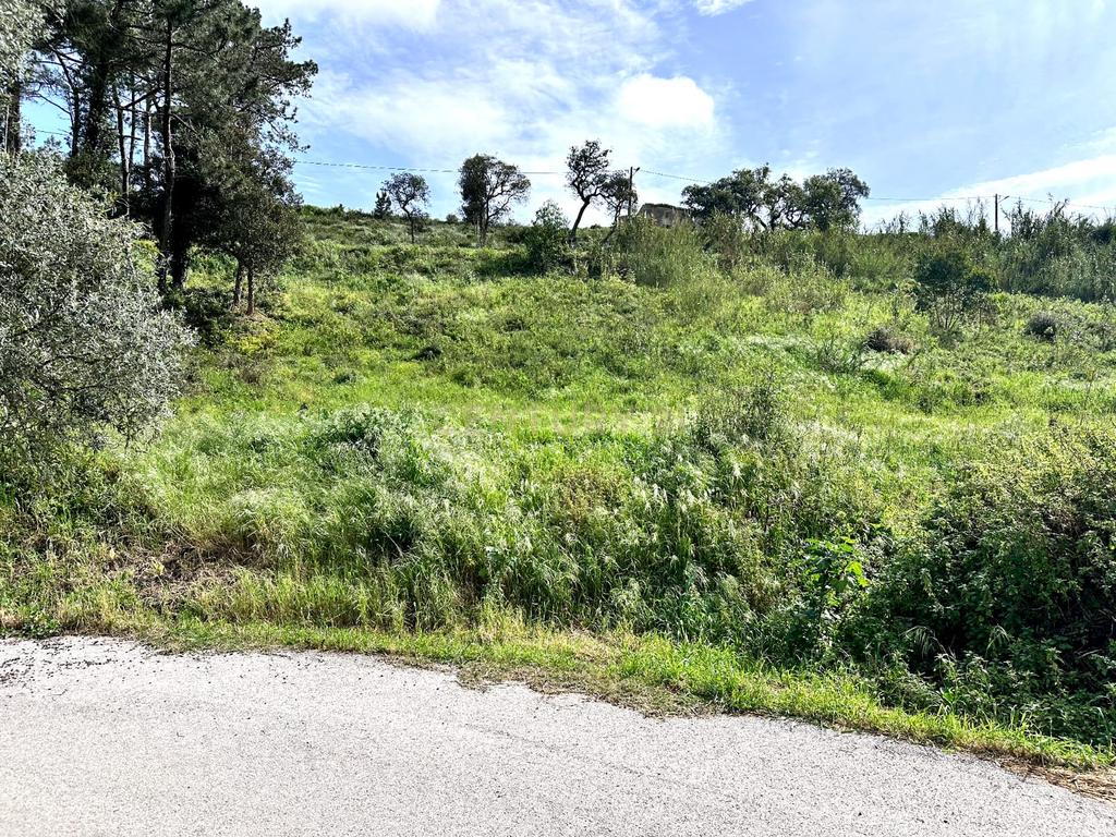  Terreno Urbano com Vista Magnífica para Venda – Próximo da Ericeira e Mafra! - Image 2